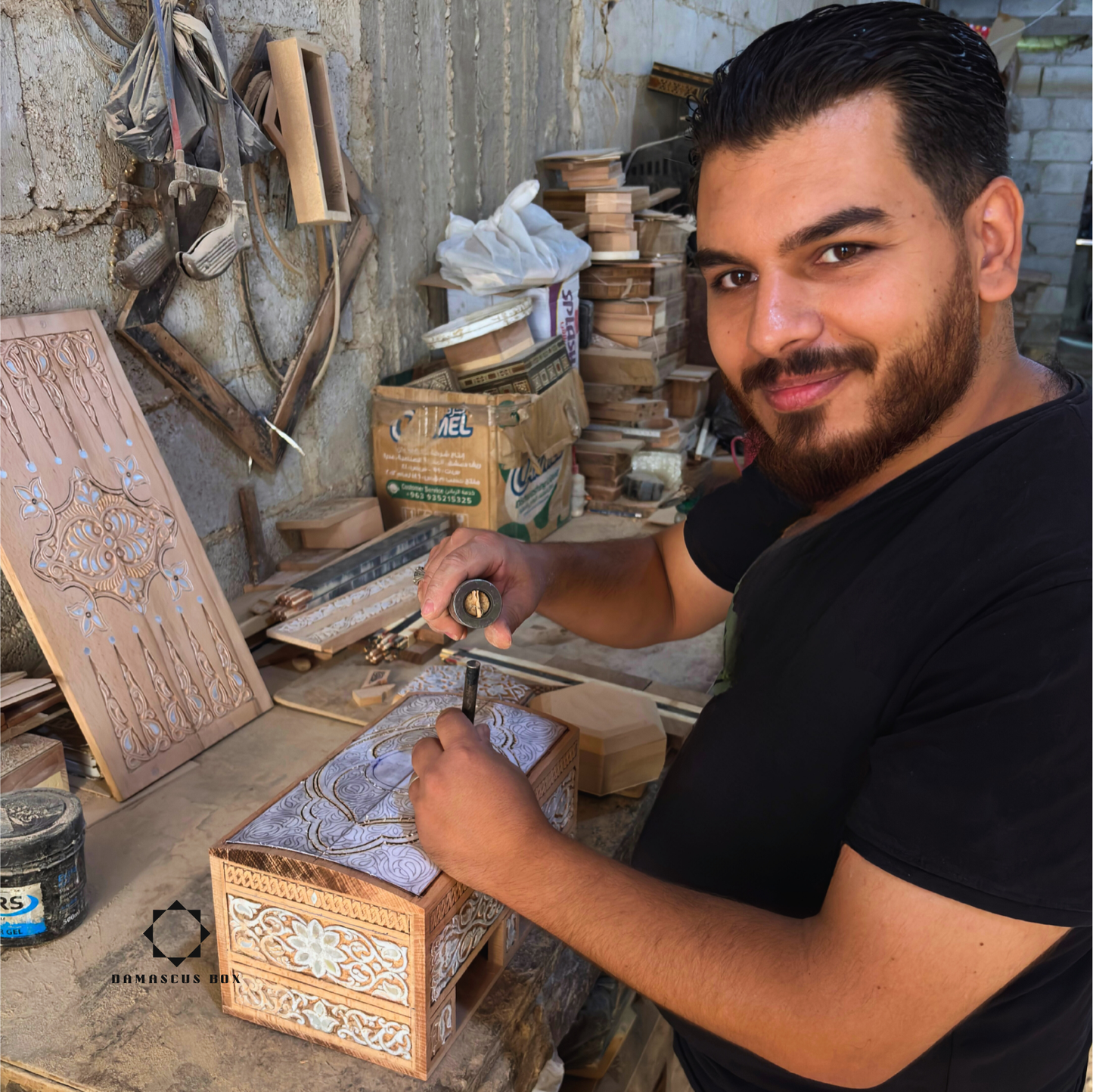 Caja de joyas damascena artesanal con incrustaciones de nácar – Lujoso cofre de madera para recuerdos