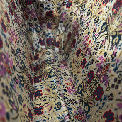 Le Murmure des Roses – Pochette Damasquine en Noyer avec Roses en Nacre et Chaîne de Perles