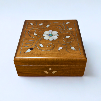 Caja Damasquina de Lujo Hecha a Mano – Nácar y Elegancia de Terciopelo