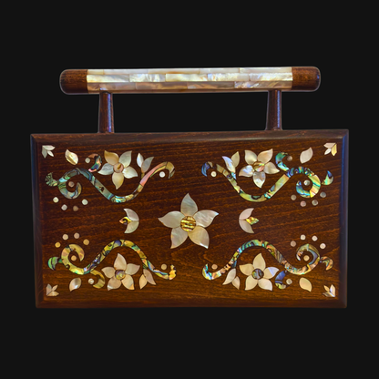 شام – حقيبة يد دمشقية فاخرة مطعّمة بالصدف وبطانة بروكار