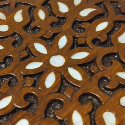 Boîte de Luxe Sculptée à la Main – Nacre & Velours