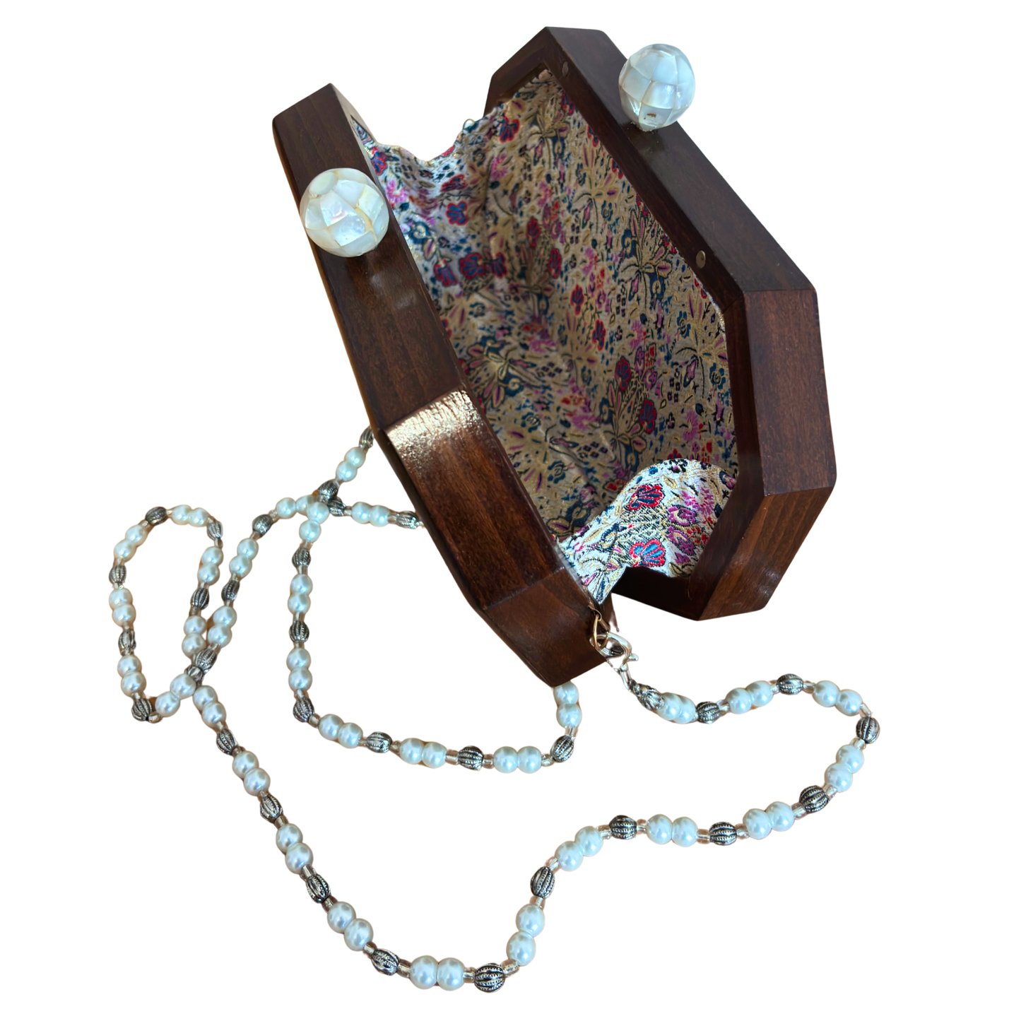 Le Murmure des Roses – Pochette Damasquine en Noyer avec Roses en Nacre et Chaîne de Perles