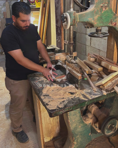 Vassoio Damaschino in Legno – Madreperla & Toni Naturali del Legno